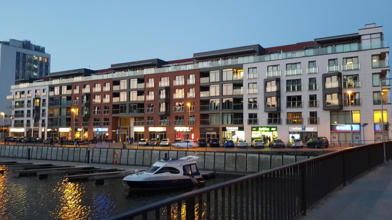Waterlane W Oknami Na Rzeke - Marina View - Comfy Apartments Гданск Екстериор снимка